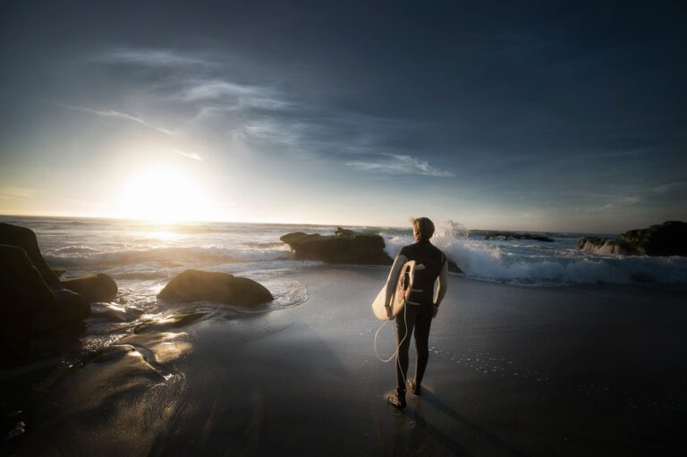 Your First Surfboard The Ultimate Beginner’s Guide to Choosing Your First Surfboard